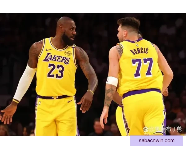 库里称文班走进更衣室燃起全队斗志竞争精神感染力十足